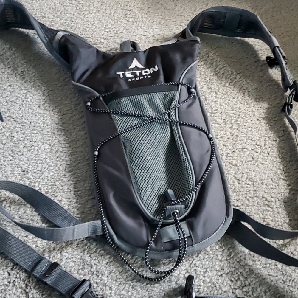 Camelback style bag